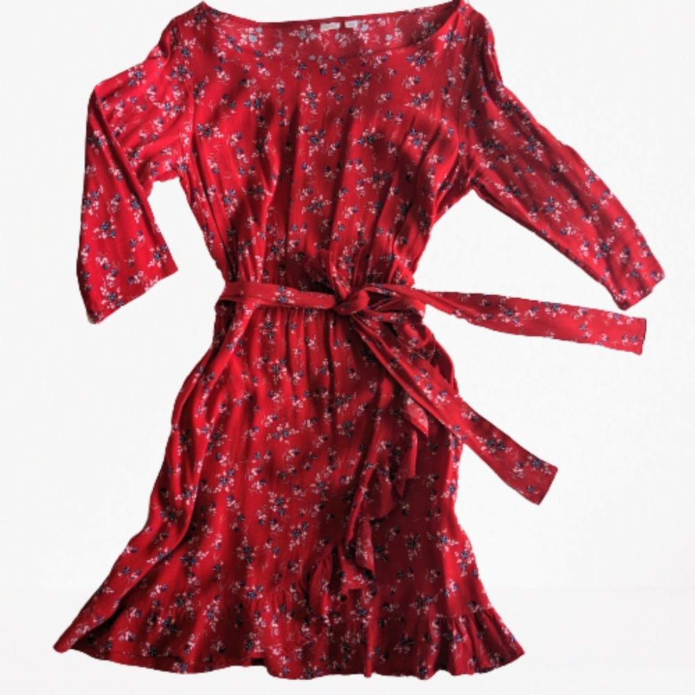 Red floral Gap dress size small petite. Ruffled hem wrap skirt, tie waist.